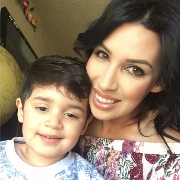 Meet your Posher, Melissa - Picture 3 of 5